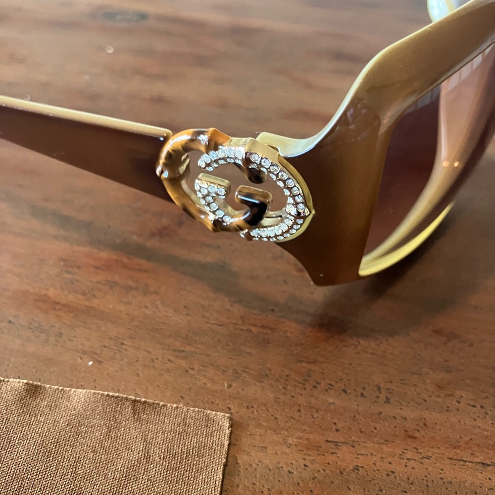 Gucci Women's Brown Gradient Oversized Sunglasses with Gold Trim - Picture 8 of 8